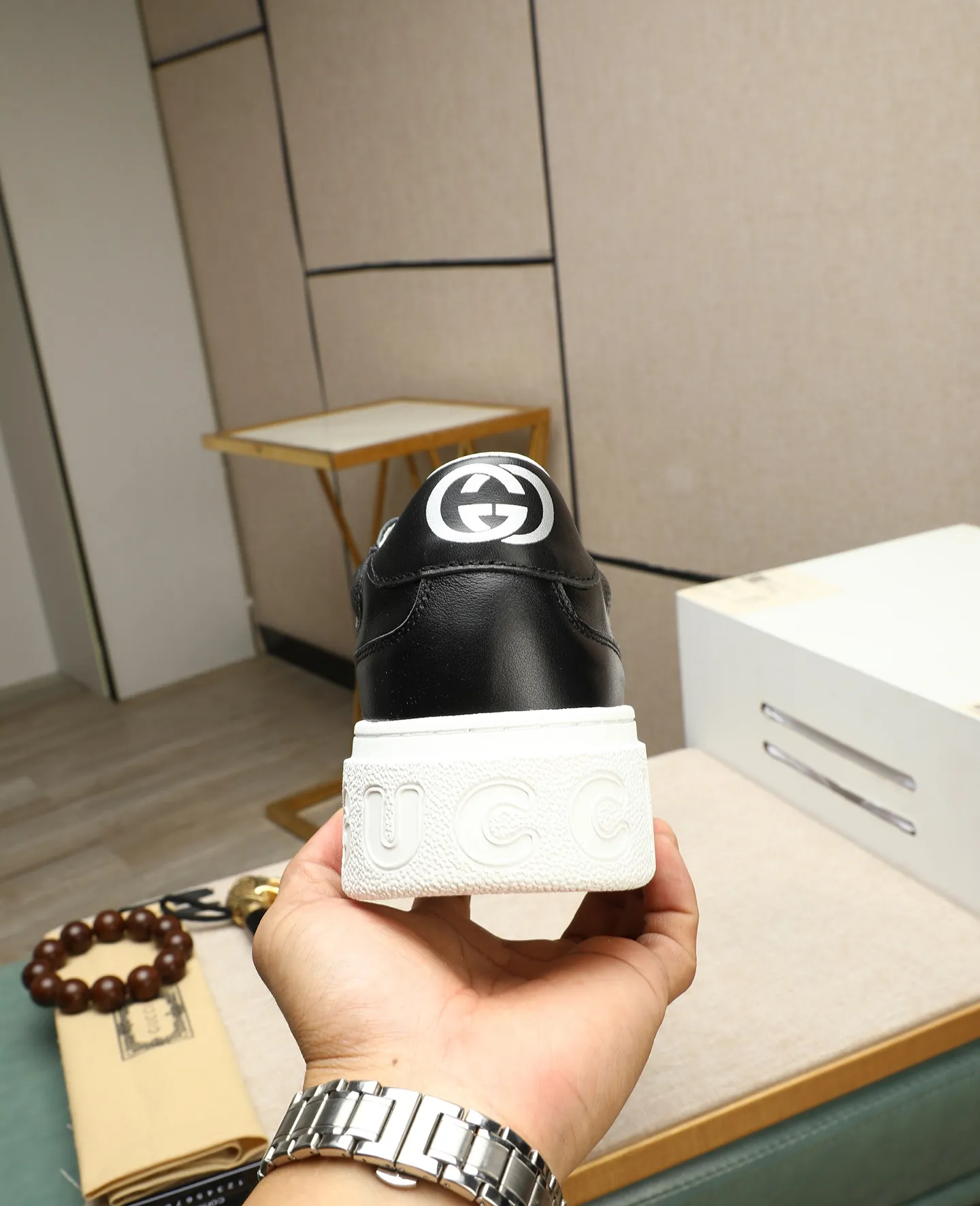 Men's shoes 💰400 GUCCI🔍🔍The latest models are on sale at the same time at the counter. Original calfskin imported from Italy, genuine leather lining, (high-end, extravagant, and classy) with exquisite workmanship. Soles: Original soles specially provided by the original factory. ⚠Exclusive double-layer movable molded soles are super comfortable⚠. Photos of the real thing🎬The real thing is better🔍🔍"High quality·Follow the order" Code number 38-44